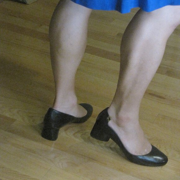 Tory Burch Elizabeth Round Toe Black 1.75" Block Heel with Ankle Details 9.5M - Picture 4 of 16